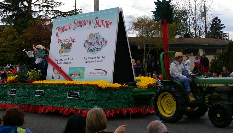 The Sumner Rhubarb Pie Festival Float at the Daffodil Floral Parade in Puyallup, Washington.